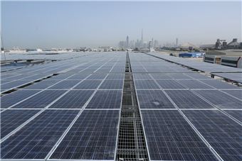Dewa развивает солнечную энергетику на крышах с помощью нового проекта по производству панельных батарей