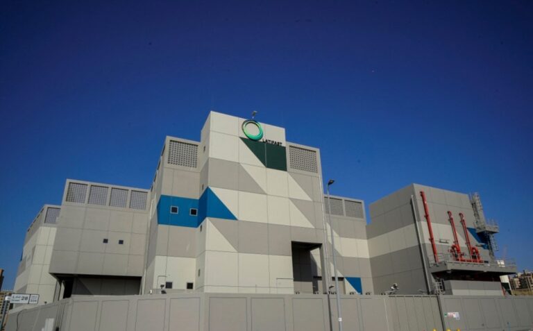 Дубайская компания DEWA инвестирует 151 миллион долларов в крупные энергетические установки