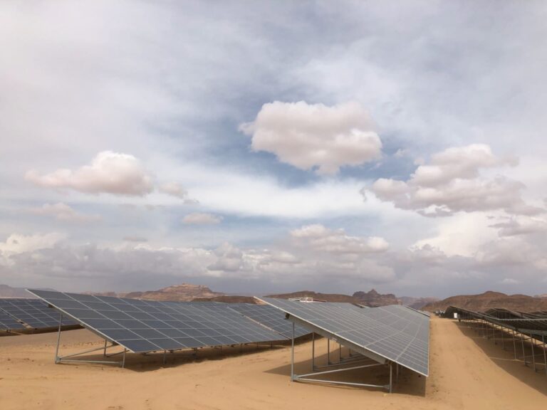 Enviromena, TSK открыли крупнейшую солнечную электростанцию в Иордании