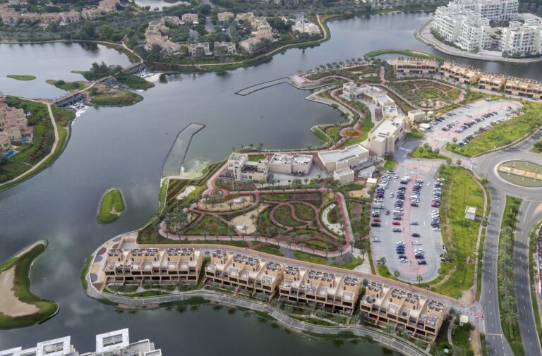 Компания SirajPower из ОАЭ сотрудничает с Nakheel для установки солнечных батарей в девяти торговых точках и жилых комплексах