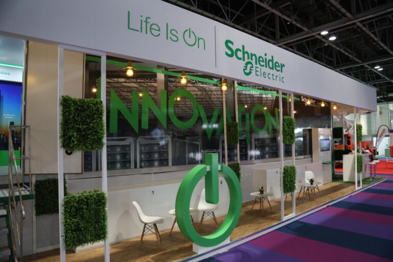 Schneider Electric и муниципалитет Дубая знакомятся с инновациями в области умных городов на выставке WETEX Schneider Electric и муниципалитет Дубая знакомятся с инновациями в области умных городов на выставке WETEX