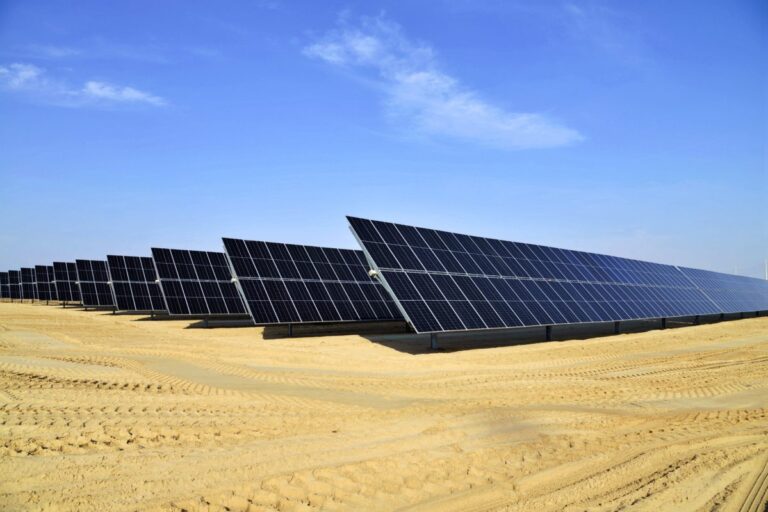 Suntech завершает поставку фотоэлектрических модулей мощностью 680 МВт для солнечной электростанции Al Dhafra PV2 в ОАЭ