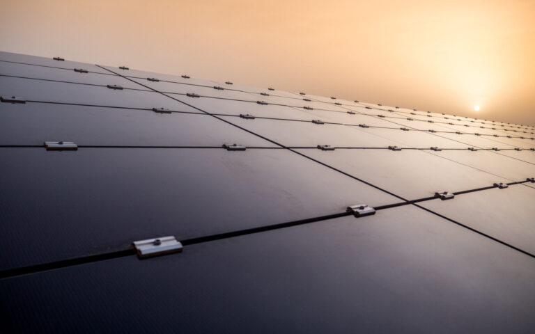 TotalEnergies привлекает финансирование в размере $34 млн от APICORP и NBF для строительства 50-мегаваттного солнечного портфеля в Дубае TotalEnergies привлекает финансирование в размере $34 млн от APICORP и NBF для строительства 50-мегаваттного солнечного портфеля в Дубае