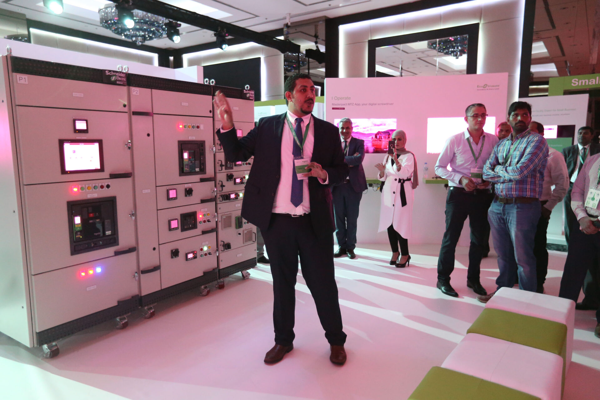 Schneider Electric поддерживает усилия по повышению энергоэффективности в ОАЭ Schneider Electric поддерживает усилия по повышению энергоэффективности в ОАЭ